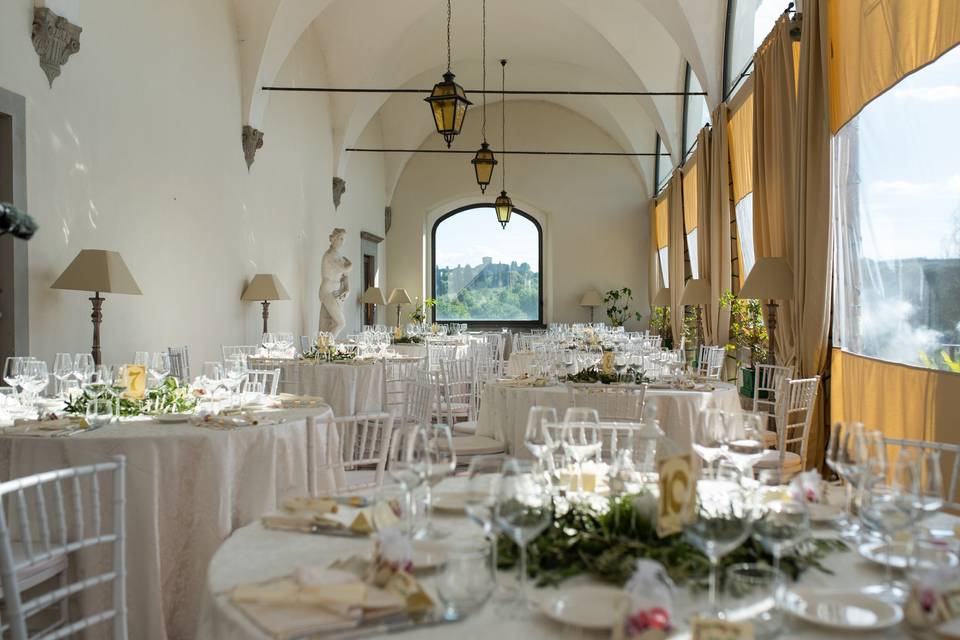 Round tables wedding reception