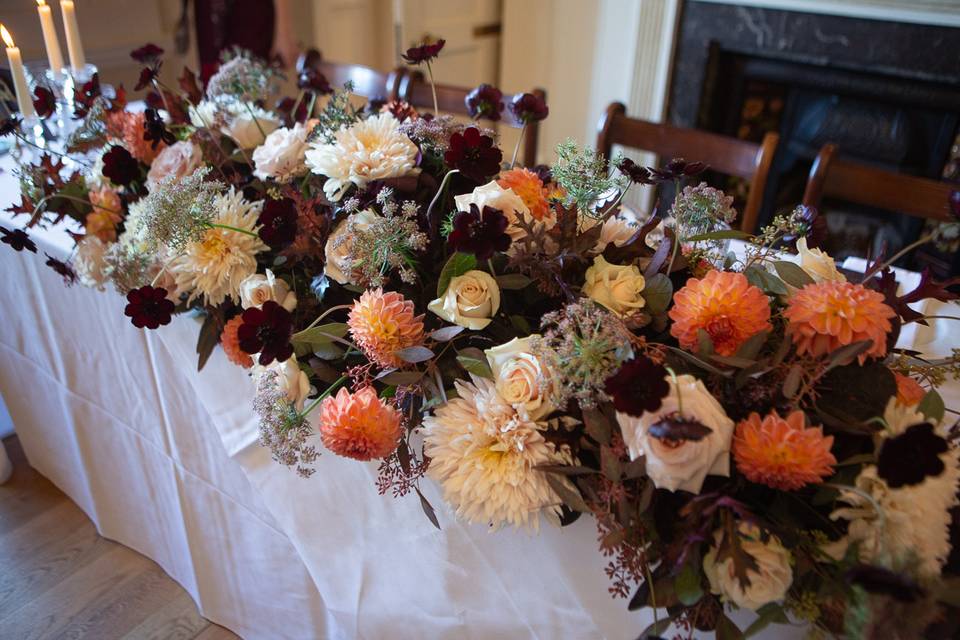 Green and white guest table fl