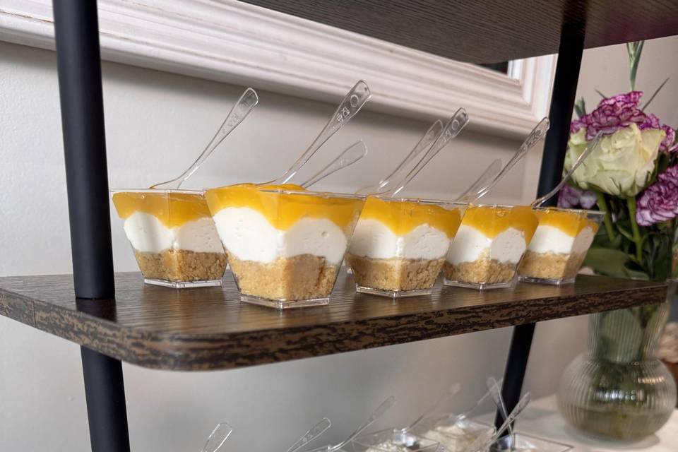 Cheesecake stand