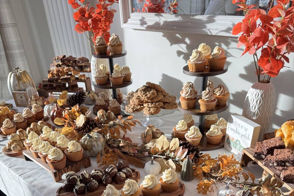 Autumn dessert table