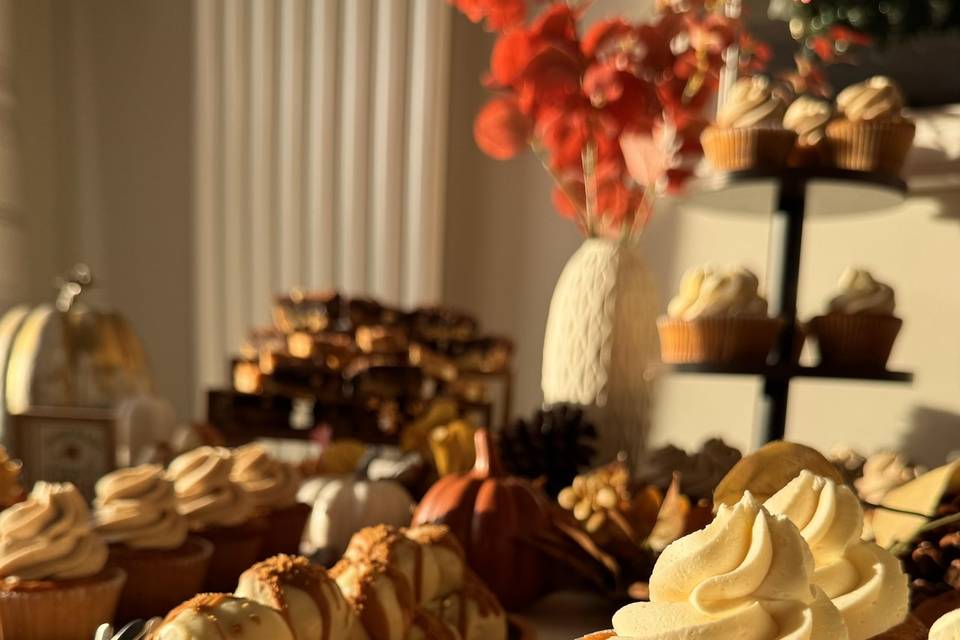 Autumn dessert table