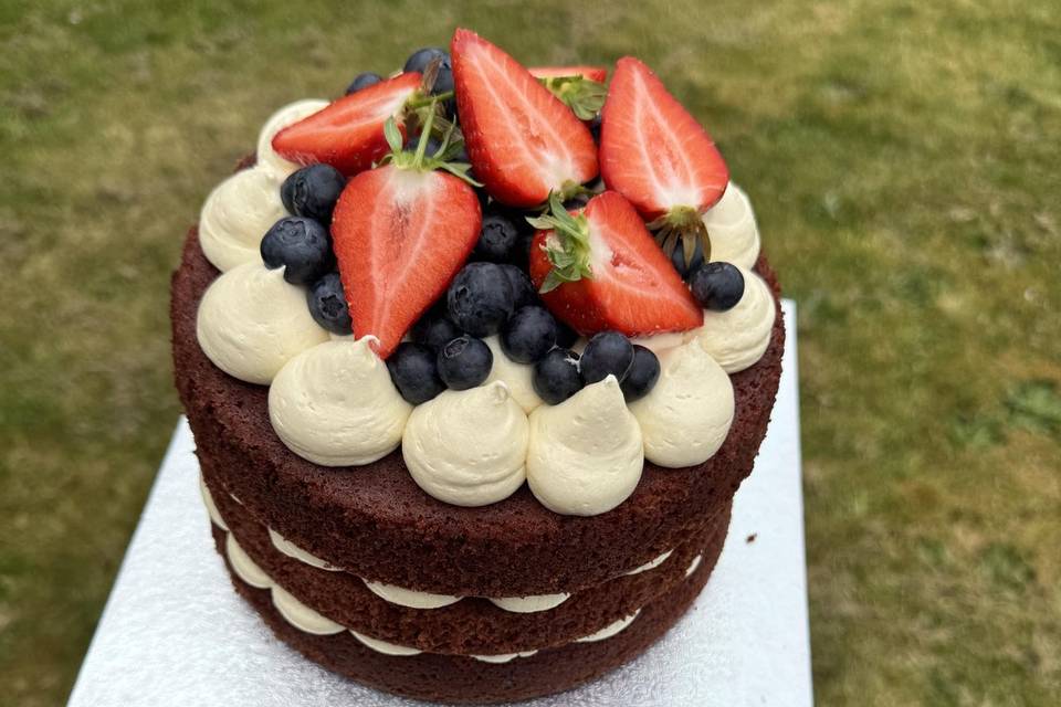 Red velvet fruit cake