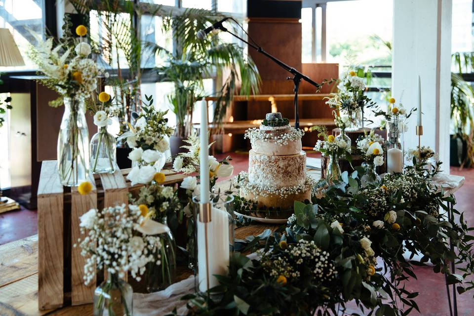 Top table with cake