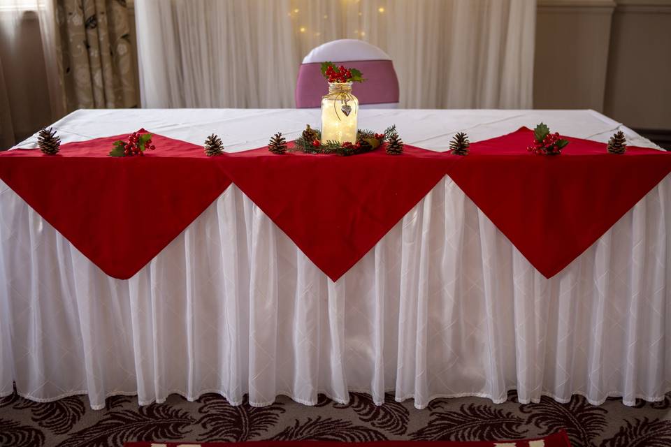 Winter Wedding Registrar Table