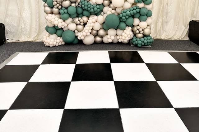 Balloon wall - crazy in love