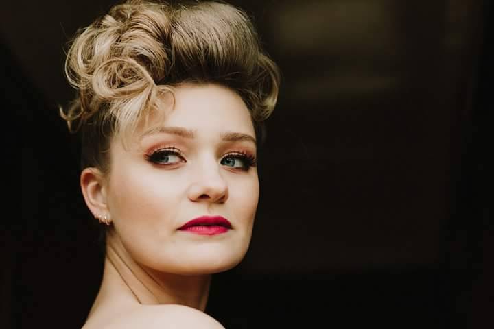 Vintage hair up
