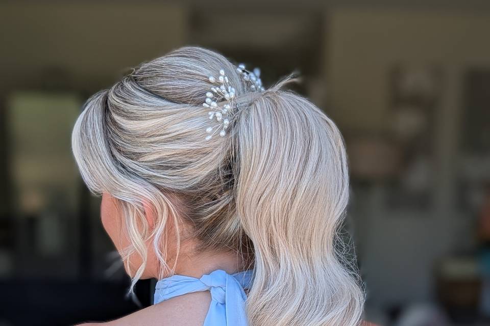 Voluminous ponytail