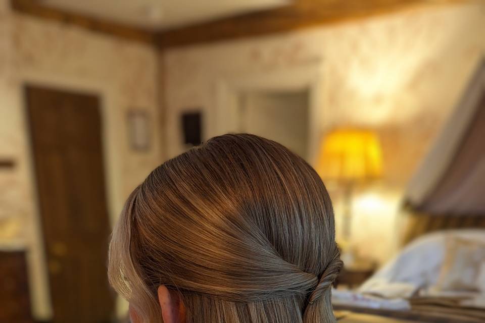 Hollywood glam half-up