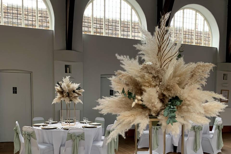 Pampas pedestals