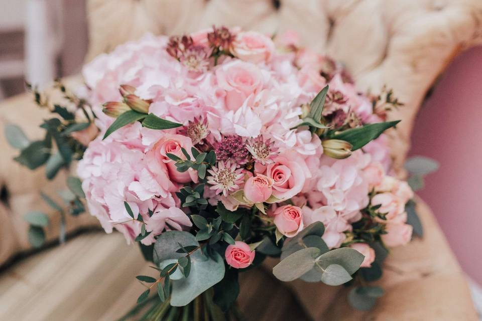 The Average Cost of Wedding Flowers for All Your Floral Needs
