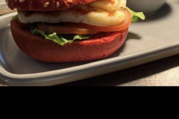 Halloumi vegan burger