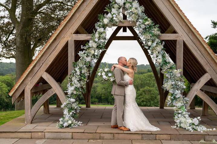 WEDDING ARCH FLOWERS