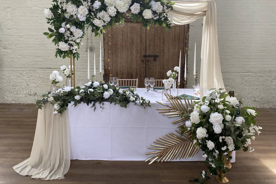 Mr & Mrs top table