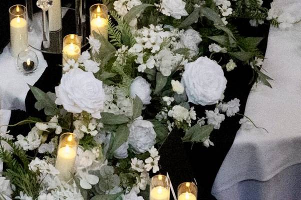 CANDLES AND FLOWERS TABLE