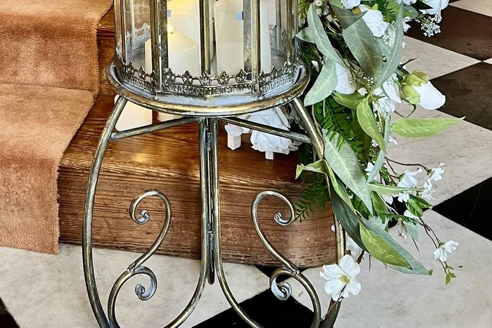 WEDDING STAIRCASE STYLING