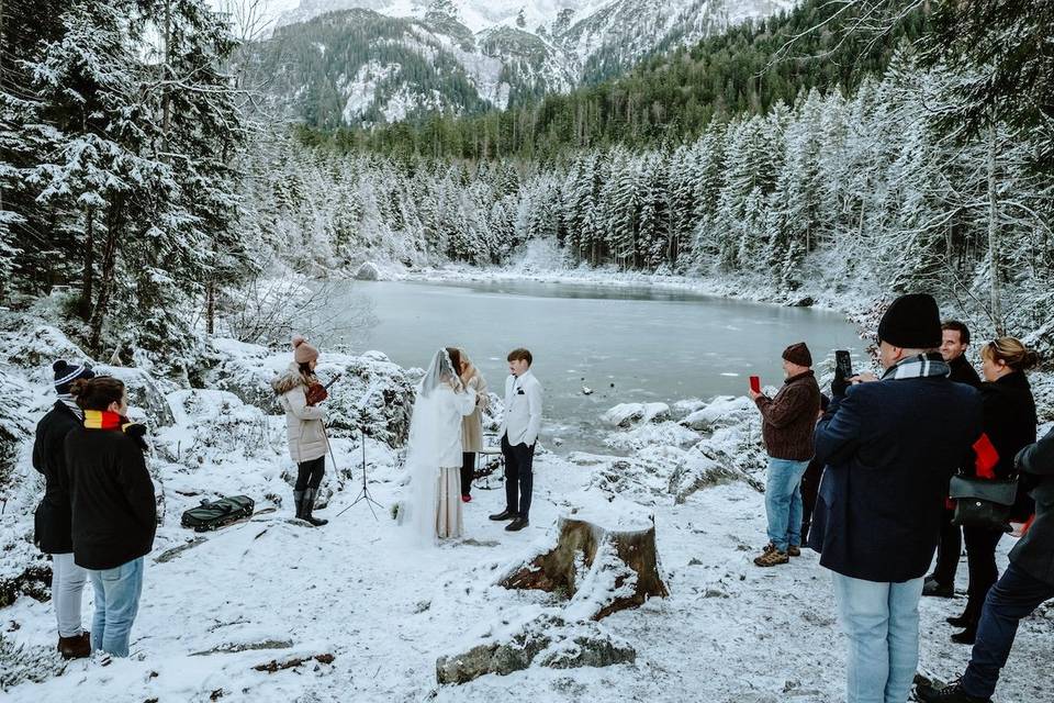 Winter elopement in Bavaria