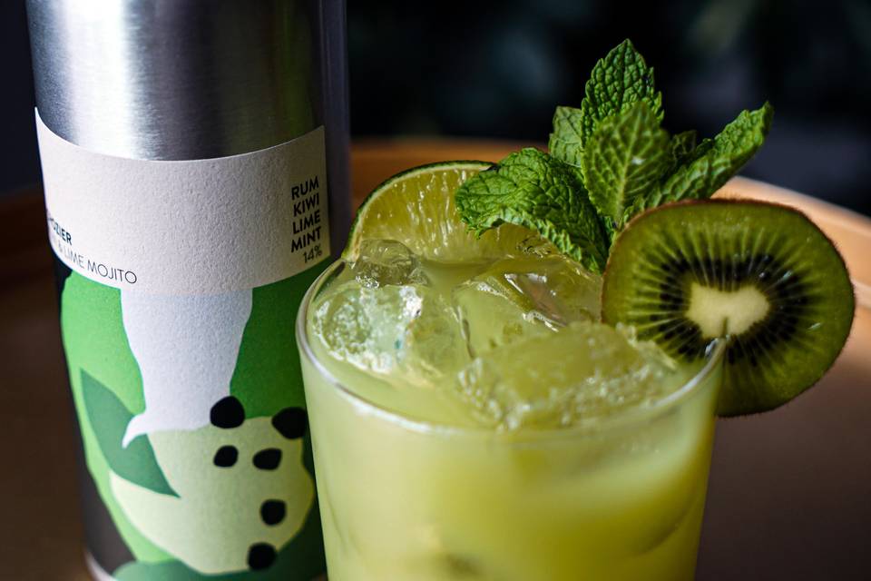 Kiwi and lime mojito