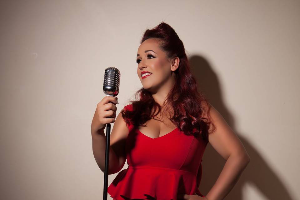 Holly Jayne - Singer