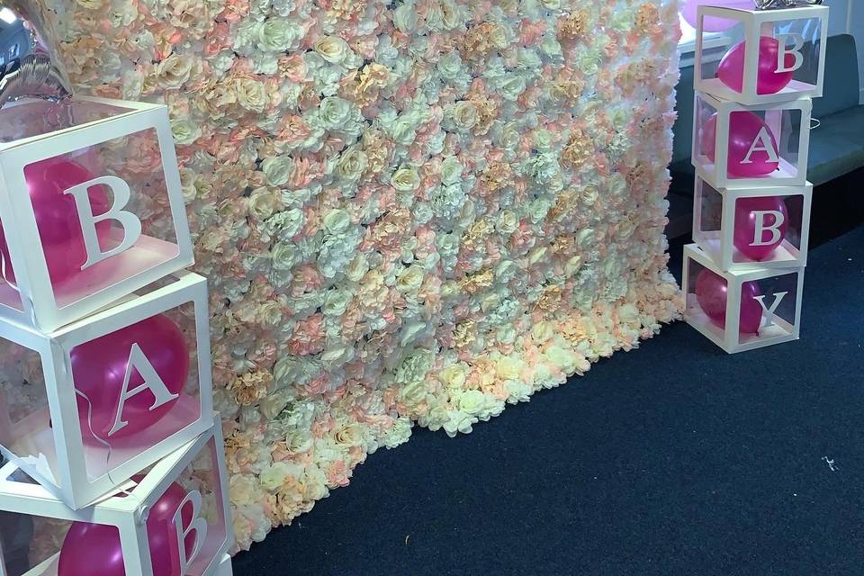 Flower wall with boxes