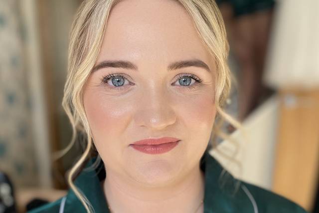 Soft bridesmaid look