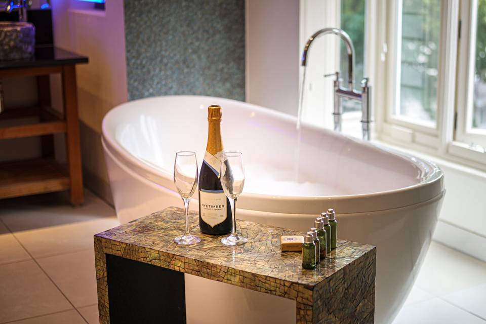 The Mulberry Suite bath