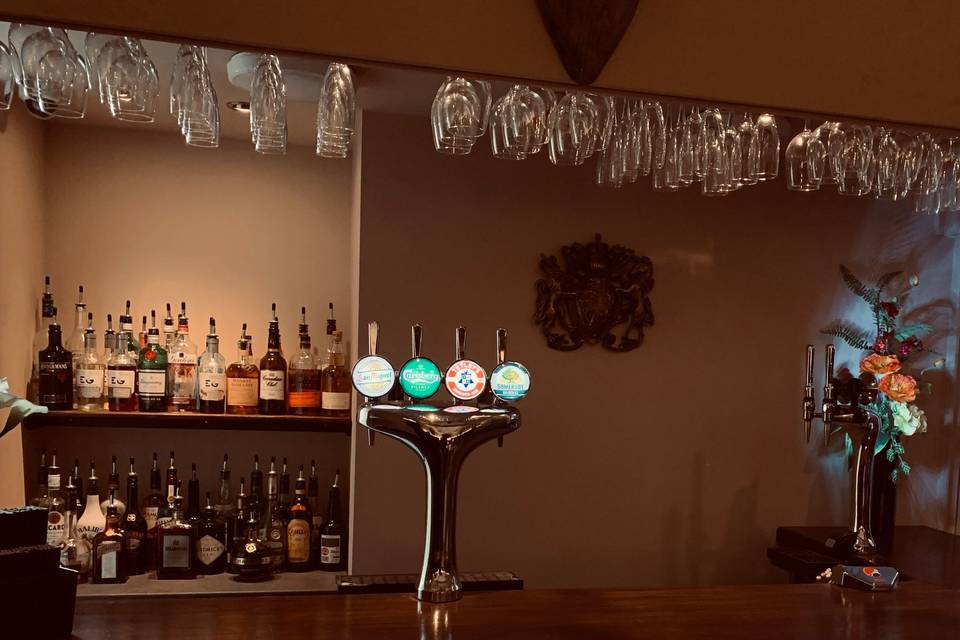 Elliott Lounge Bar