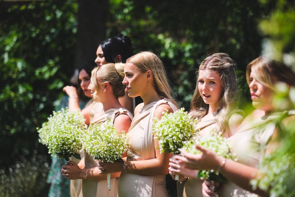 Bridesmaids bouquets in Gypso