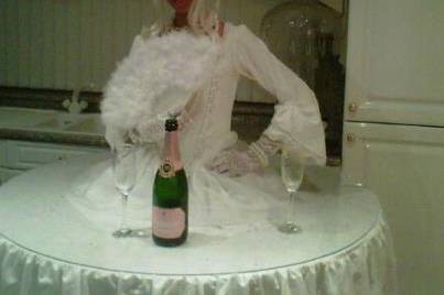 Champagne Able Table.