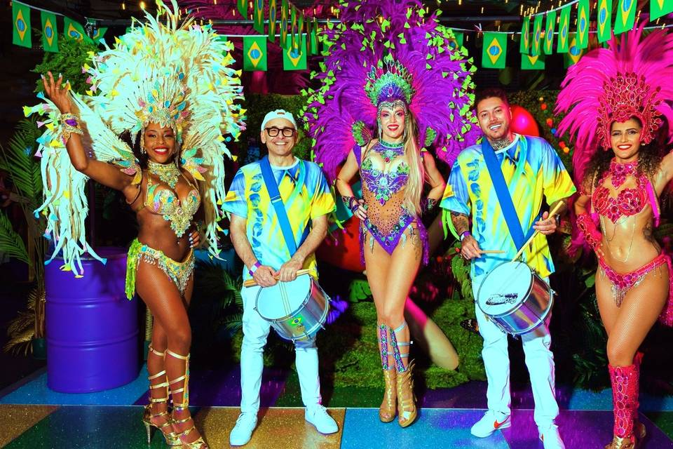 SAMBA DRUMMERS & DANCERS