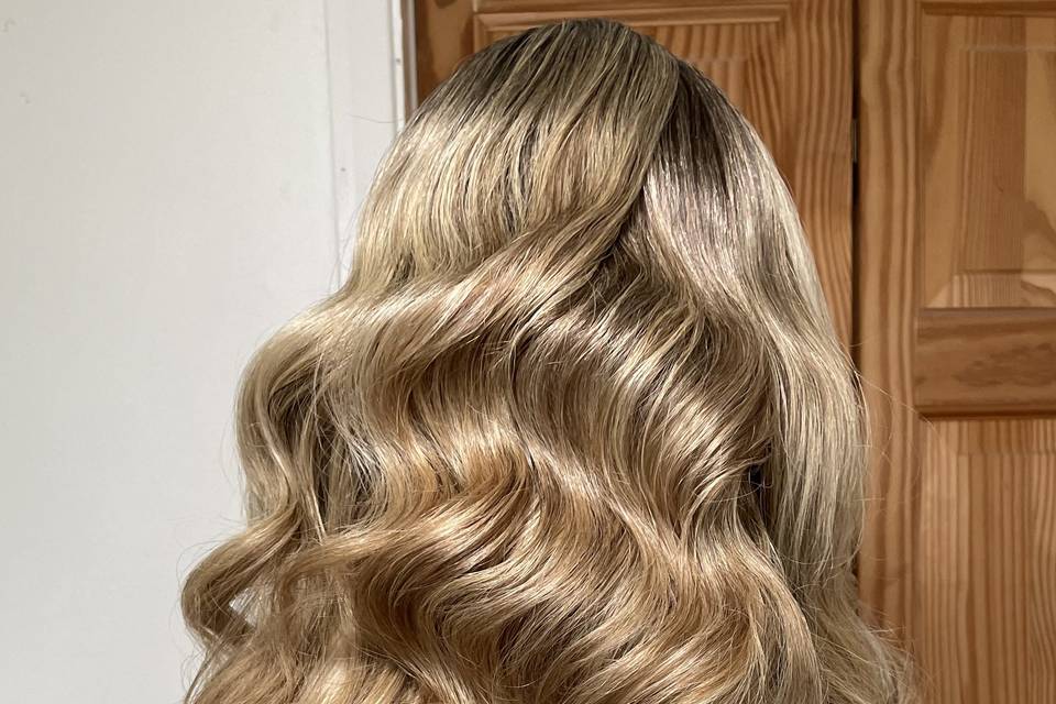 Hollywood Waves
