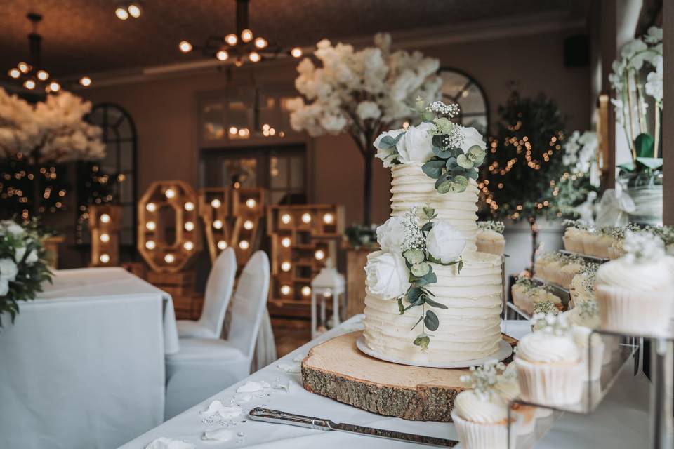 Cake table