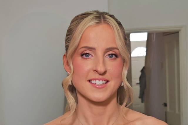 Beautiful pink tones for Bride