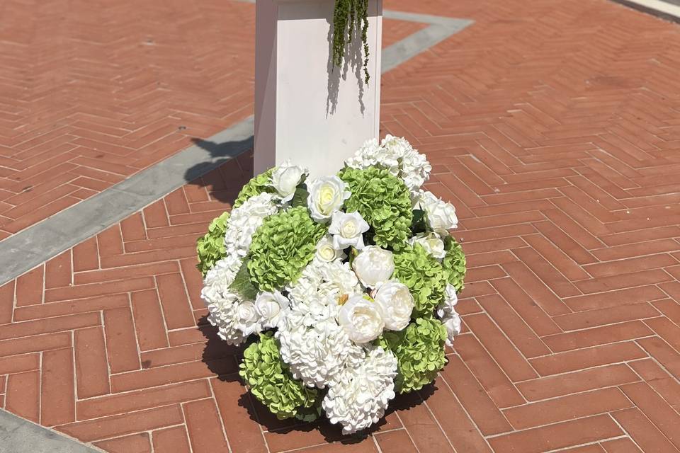 Ceremony pillars and florals