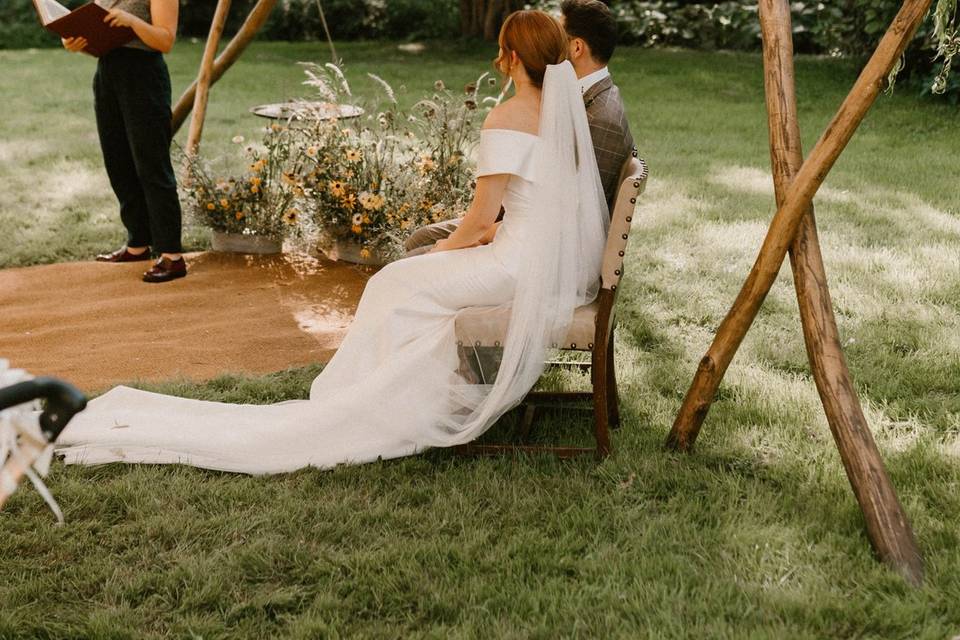 Humanist wedding celebrant, credit: AmyWoodham_Photography