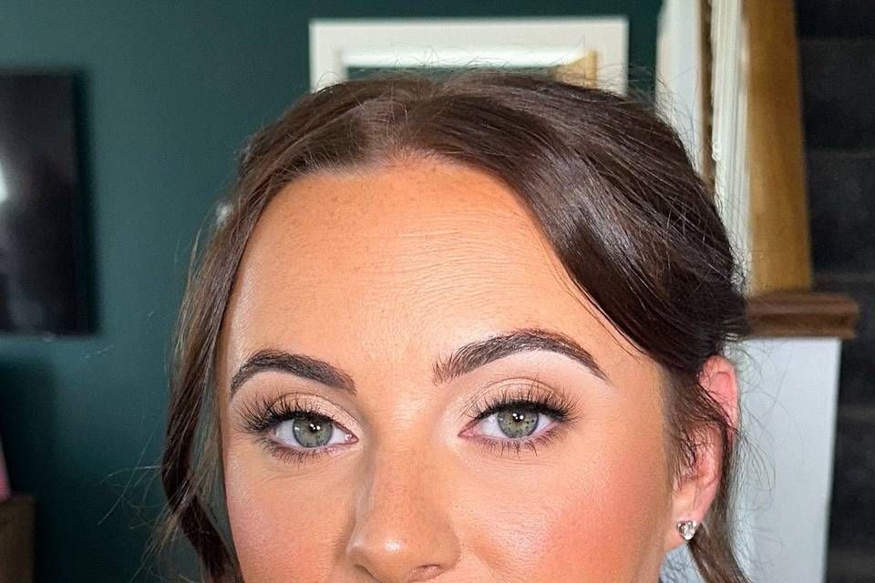 Soft bridesmaid makeup