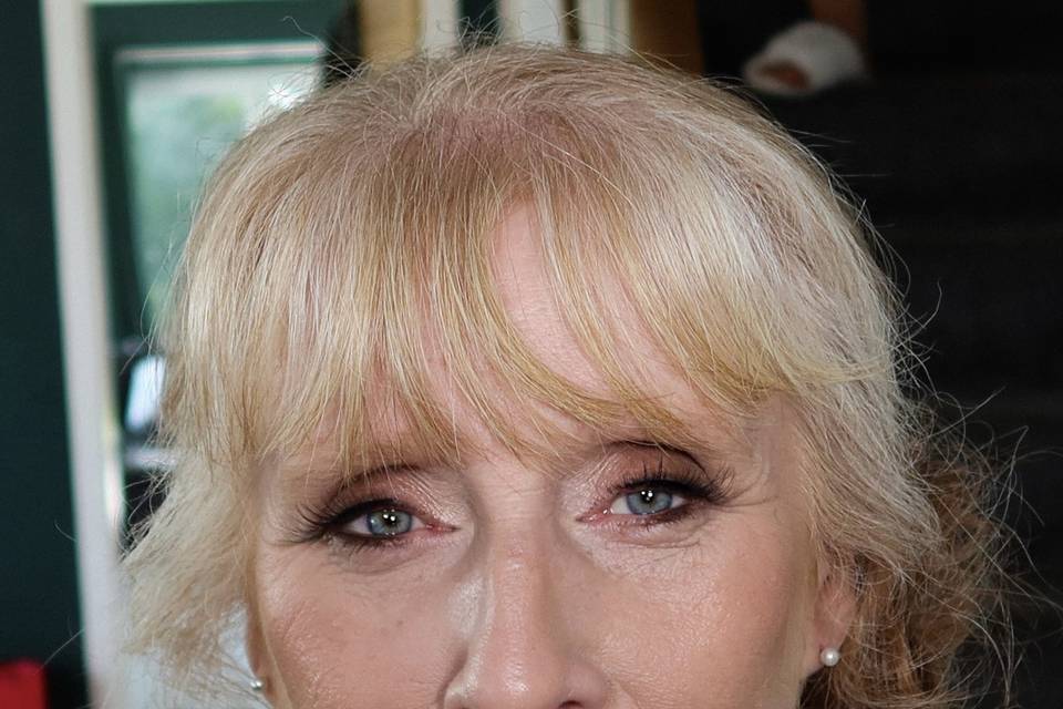 Mother of the bride makeup