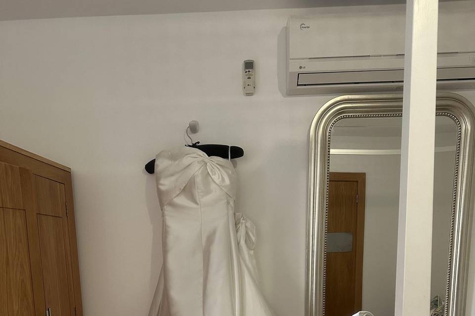 Bridal Assistant BTS