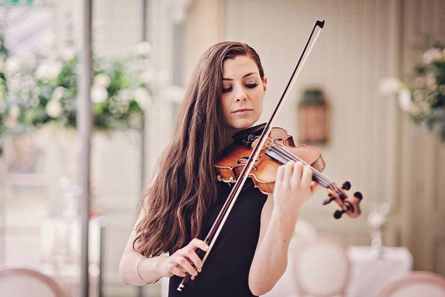 Emma Fry Violinist