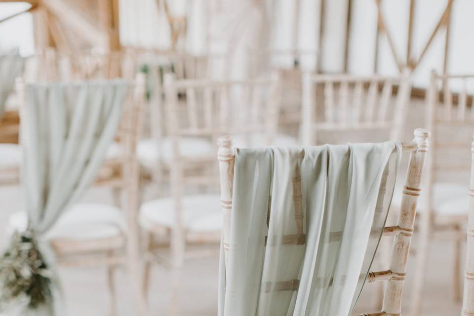 Chiavari chair with sage drape