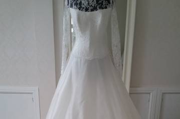 Second hand outlet wedding dress shop