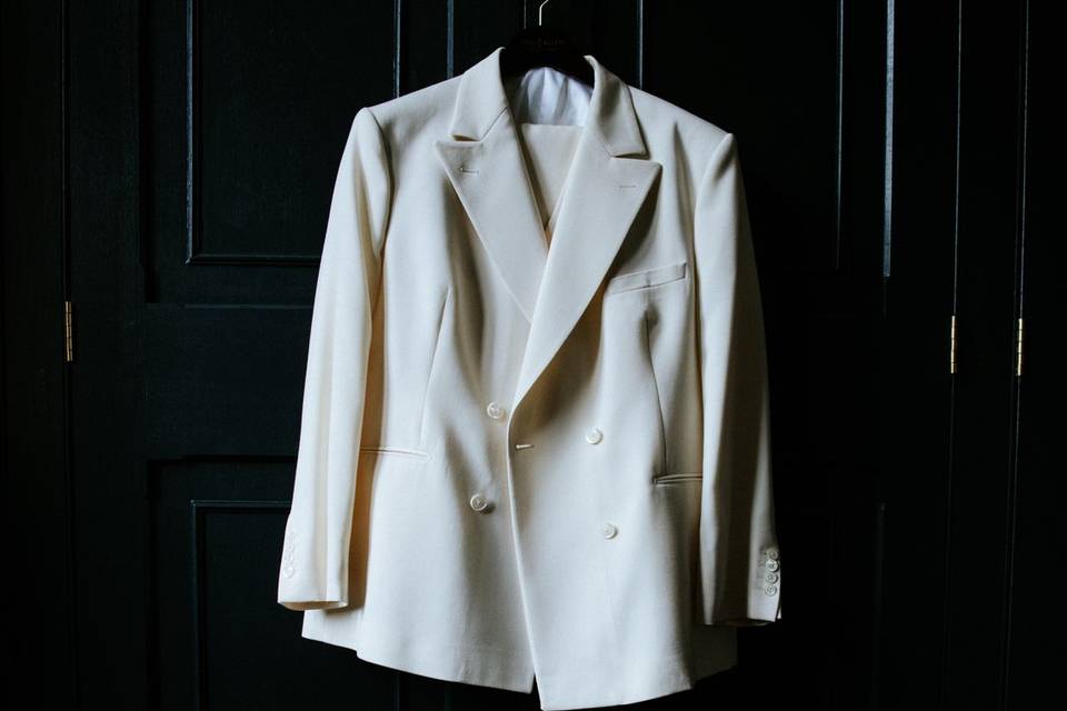 SUIT