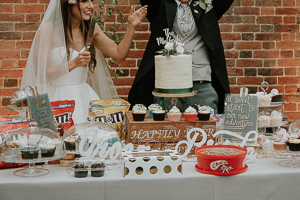 LET'S EAT THAT CAKE