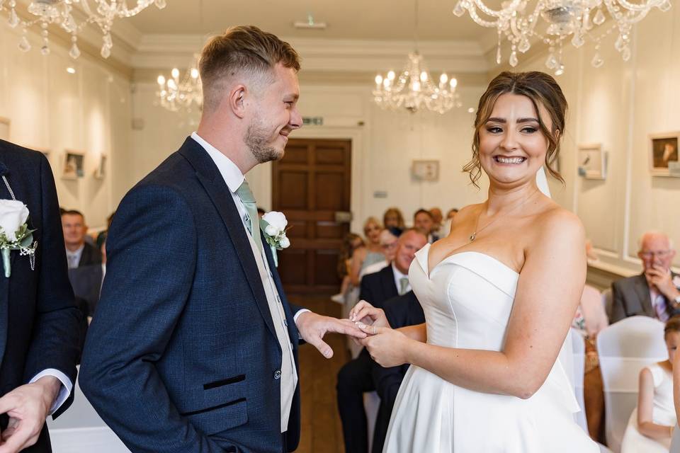 Soft glam bride