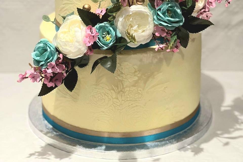 Buttercream cake with stencil