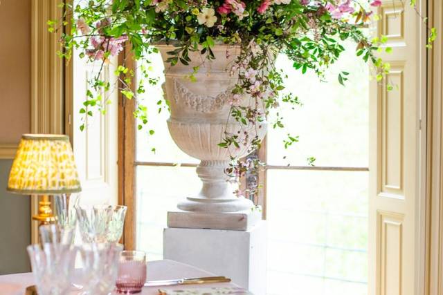 XL urn showstopper
