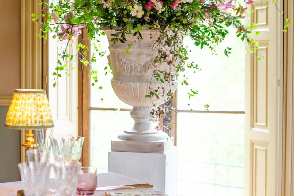 XL urn showstopper