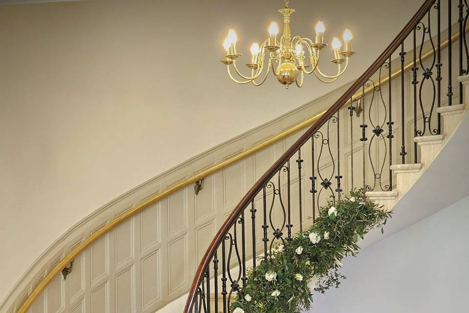 Staircase garland
