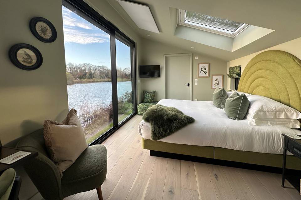 Lakeside Lodge