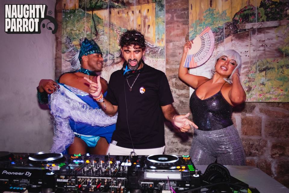 Rij DJ + Dancers