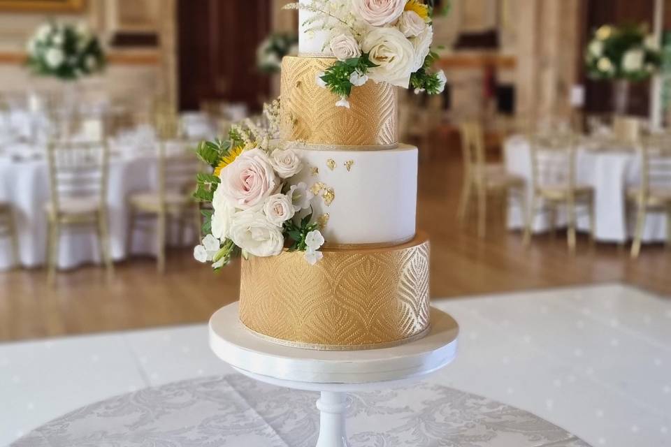 Gold cake with fresh flowers